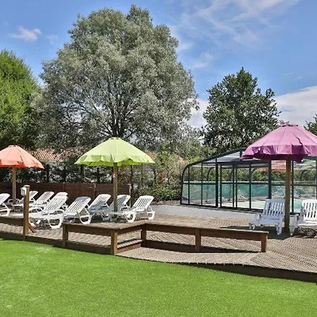 Mobil-home Pour 7 Avec Terrasse Et Equipements - Api-1-52-492 * Les Achards (Vendee)