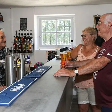 Mobil-home Pour 7 Avec Terrasse Et Equipements - Api-1-52-492 *
