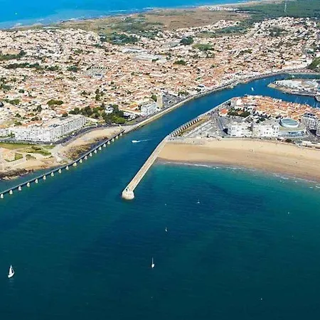 Mobil-home Pour 7 Avec Terrasse Et Equipements - Api-1-52-492 * Les Achards (Vendee)