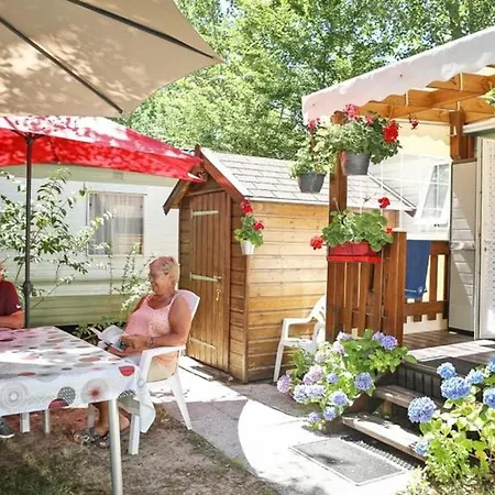 Mobil-home Pour 7 Avec Terrasse Et Equipements - Api-1-52-492 Kamp alanı *