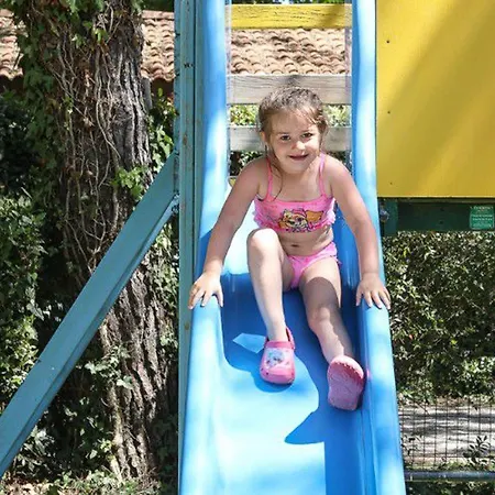 Mobil-home Pour 7 Avec Terrasse Et Equipements - Api-1-52-492 Les Achards (Vendee)