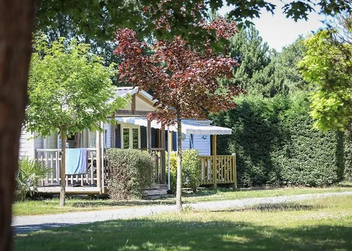 Kemp Mobil-home Pour 7 Avec Terrasse Et Equipements - Api-1-52-492